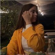 ragazza dell’ultimo anno del liceo scienze umane, disponibile per dare ripetizioni ai bambini della scuola primaria